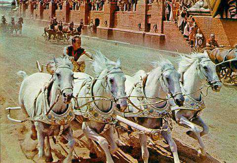 Course de chars dans le film Ben Hur